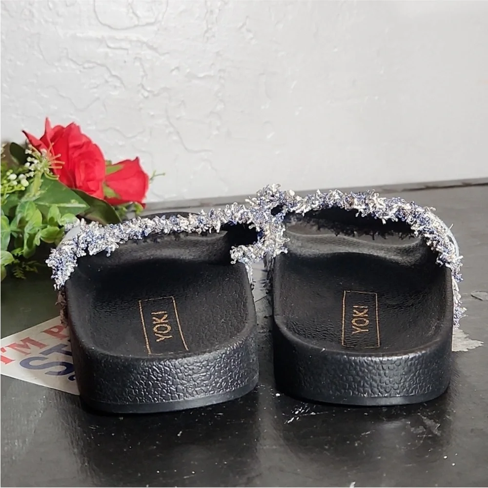 Yoki Blue Denim Frayed Slide Sandal Chic Whimsical Red Sequin Lip Design NWT S-9 - Picture 16 of 16